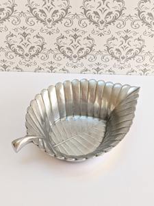 Tazón de Servir con Acabado Plateado en Forma de Hoja, Decoración de Mesa para Entretener Invitados, Centro de Mesa de Lujo de la India - Product Image 1