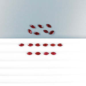 Pierre précieuse naturelle de type rubis de Bangkok, créée en laboratoire, taille marquise 2,5x5mm et 3x6mm, grenat rouge, matière synthétique traitée thermiquement - Product Image 5