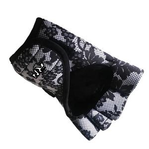 Gants de fitness demi-doigts pour femmes de style le plus populaire pour l'haltérophilie et la salle de sport en vente - Product Image 3