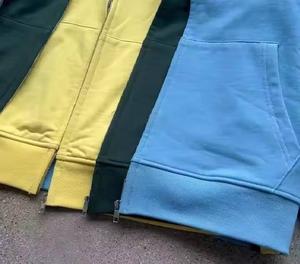 เสื้อฮู้ดซิปผู้ชายแบบกำหนดเองของ OEM ผ้าฟลีซ มีกระเป๋า ระบายอากาศได้ดีและแห้งเร็ว สไตล์ลำลองสำหรับฤดูหนาว - Product Image 5