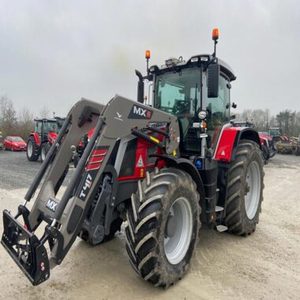 Potente Rendimiento en el Campo con Comodidad Avanzada y Eficiencia Inteligente para la Agricultura Moderna: Tractores Massey Ferguson 6S.180 Usados - Product Image 5
