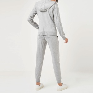 Conjunto de jogging Premium para mujer, chándal hecho a medida con cremallera, encaje, retales, botón, puño, ropa de calle bordada, precio barato, OEM - Product Image 2