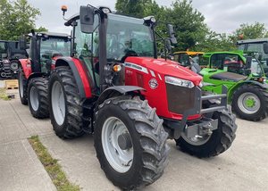 Tracteurs agricoles d'occasion Massey Ferguson 5711 4x4 avec chargeur frontal, cabine fermée, tracteurs utilitaires agricoles à vendre - Product Image 3