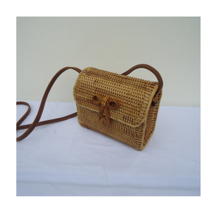 Bolso de ratán hecho a mano Elegance: monederos de ratán tejidos de origen vietnamita, accesorio de moda tropical boho-chic para el verano de moda - Product Image 6