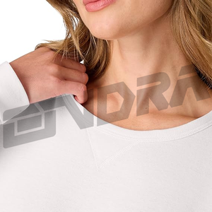 Sudadera clásica blanca para mujer, tela suave y transpirable, corte holgado, estilo casual urbano, uso diario, cómoda, moderna, para todas las estaciones. - Product Image 4