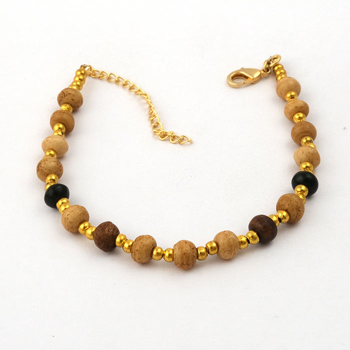 สีน้ำตาลทอง