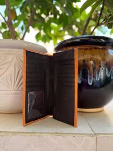 Portefeuille en cuir noir de style vintage pour femmes blocage RFID avec outillage floral et fermeture à pression - Product Image 2