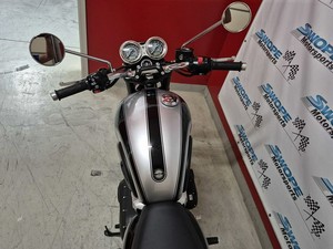 NUEVA Motocicleta de Aventura <span class=keywords><strong>Triumph</strong></span> Bonneville T100 <span class=keywords><strong>Jet</strong></span> <span class=keywords><strong>Black</strong></span> Icon Edition 2026 - Product Image 2