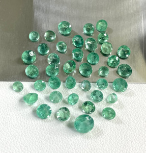 Fine Quality Natural Zambian Emerald Round Cut 3.5-4.0mm Light Green Color Loose Gemstone for Making Jewellery at Best Price - Product Image 4