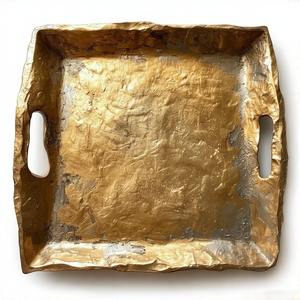 Plateau rectangulaire Enchanted Ridge avec poignée artisanale en aluminium et bord décoratif, parfait pour les célébrations et le luxe - Product Image 2