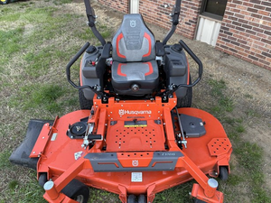 เครื่องตัดหญ้า Husqvarna Z572X รุ่นปี 2025 สำหรับใช้งานเชิงพาณิชย์ แบบ Zero Turn กำลัง 31 แรงม้า ขนาด 72 นิ้ว พร้อมแท่นตัดแบบ Fabricated Deck ระบบขับเคลื่อน Hydro-Gear ZT5400 สำหรับมืออาชีพ มีขายแล้ว - Product Image 2