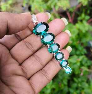 Déclaration pendentif en argent 925 avec 6 pierres à facettes en quartz vert bijoux en pierres précieuses ovales verticales faits à la main pour les femmes en gros - Product Image 1