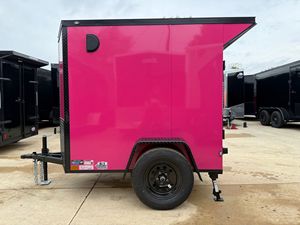 Remorque de transport fermée rose 7x16TA à essieu simple, carrosserie en acier, éclairage LED, garniture noire, porte avec serrure - Product Image 6