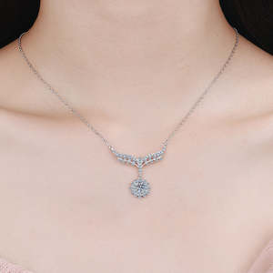 Colgante de diamante de moissanita de brillo superior con acabado elegante estilo moderno adecuado para uso diario de mujer y uso de regalo - Product Image 2