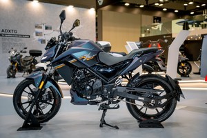 Modelo en Oferta, Nueva S-y-m N-H-X 125-cc, Comienza tus Kilómetros con 2 Años de Garantía Internacional - Product Image 2