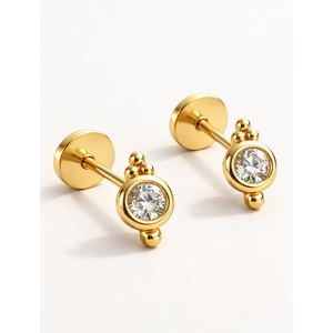 Petites boucles d'oreilles clous en zircon et perle en laiton plaqué rhodium - Product Image 1