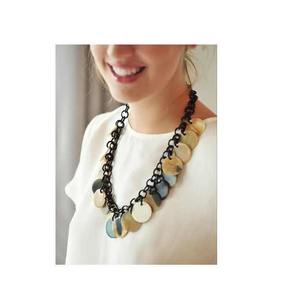 Top Vente Poli Animal Corne Collier Bijoux Taille Personnalisable pour Mariage Décoratif À Prix Économique Inde Fabrication - Product Image 3