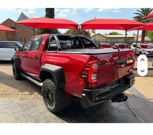 Camioneta Toyota Hilux 2.8GD-6 Doble Cabina 4x4 GR-Sport Usada, Años 2017-2024, Transmisión Automática de 6 Velocidades, Motor Diésel Turbo de 2.8L I4, Tracción en las Cuatro Ruedas - Product Image 4