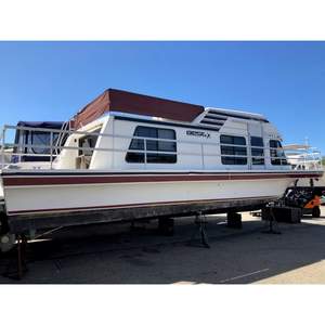 Lancha Motora Gibson 37 Sport Series de 1993 con Casco de Fibra de Vidrio - Product Image 4