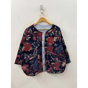Veste matelassée en coton d'automne, imprimée à la main avec le motif 'Le Jardin de Minuit' - Product Image 1
