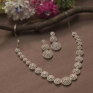 สร้อยคอทรงกลม 9 เส้นสำหรับงานปาร์ตี้ - Product Image 1