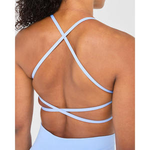Sujetador deportivo cruzado azul bebé de alta demanda, escote en V favorecedor, espalda con tiras, nuevo y de alto impacto, Sujetador deportivo para mujer adulta - Product Image 6