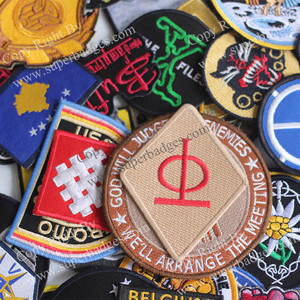 Patchs brodés de forme personnalisée avec broderie d'insigne complexe Patchs de broderie à coudre durables Patchs d'insigne personnalisés - Product Image 1