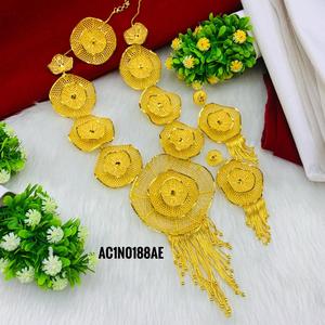 Design en ligne Ensemble de colliers longs en plaqué or Modèles de numéros floraux religieux en laiton vintage Boîte plaquée argent Mariages Fêtes - Product Image 2