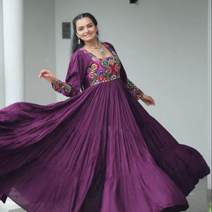 Vêtements de soirée pour femmes de qualité supérieure Designer Faux Georgette Brodé Pakistanais Salwar Kameez - Product Image 1