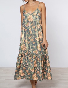 Robe d'été vintage écologique à col bateau, longueur mi-mollet, imprimé floral lamé marine, bretelles réglables, ourlet à volants, lavable, sans manches - Product Image 3