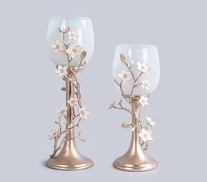 Bougeoir décoratif en aluminium doré de haute qualité avec verre ouragan vert, idéal pour centre de table et décoration. - Product Image 2