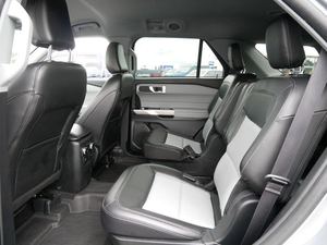 Ford Explorer XLT AWD 2023 d'occasion, excellent état, prêt à être expédié - Product Image 3