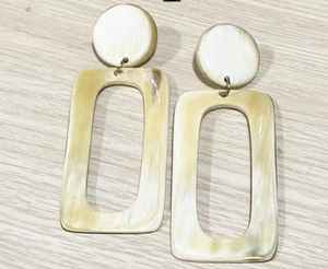 Accepter Design personnalisé Boucles d'oreilles en corne de buffle Bijoux faits à la main 100% Boucles d'oreilles en corne de buffle et boeuf naturel Boucles d'oreilles en corne - Product Image 1