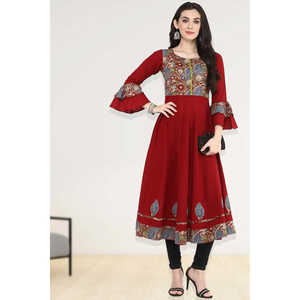 Maroon Patchwork Anarkali Kurta avec d'autres accessoires ethniques - Product Image 2