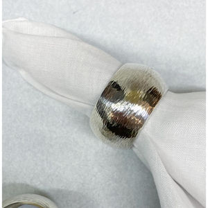 Lot de 4 ronds de serviette en or de luxe, porte-serviettes en métal géométrique moderne, accessoires de vaisselle pour la décoration de mariage et de salle à manger - Product Image 4