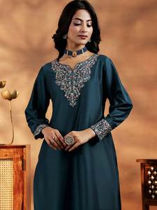 Stock de la dernière mode, Salwar Kameez traditionnel pour femmes, fabriqué à la main, de couleur vive, style indien du sud, beau design de col - Product Image 4