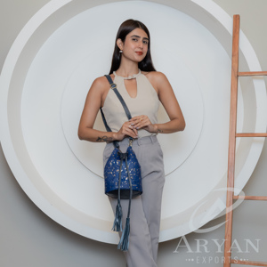 กระเป๋าทรงถังหนังแท้จากโลหะทำมือสำหรับผู้หญิงกระเป๋าสะพายไหล่สไตล์โบฮีเมียนหนังวัวแบบสั่งทำแนวตะวันตก - Product Image 4