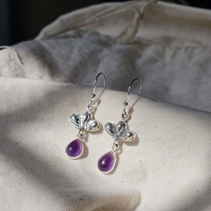 Pendiente de plata con piedras preciosas de lágrima de amatista elegante pendiente de piedras preciosas de plata - Product Image 1