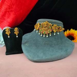Set di girocollo tradizionale in oro lucido per tempio per donne della ricchezza culturale dell'India meridionale confortevole e adatta alla pelle - Product Image 1