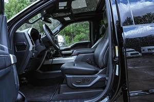 2025, faible kilométrage, transmission automatique, sièges en cuir, sans accident et prêt à être expédié - Product Image 2