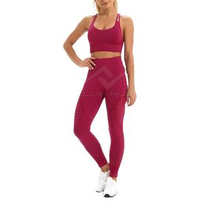 Ensemble de yoga pour femmes sur mesure de qualité supérieure, en spandex/polyester respirant et résistant, tenue de fitness 2 pièces, motif uni, logo sur le devant - Product Image 6