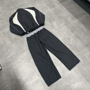 Chándal Unisex Transpirable de Nailon con Cremallera Reflectante Personalizada, Chaquetas Boxy, Diseño Vintage Deportivo Patchwork Logo Frontal para Hombres y Mujeres - Product Image 4