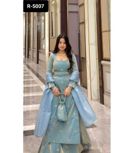 Costume traditionnel indien Fandy Silk Salwar Kameez avec travail de séquence et belle bordure en dentelle Fancy Dupatta pour femmes - Product Image 1