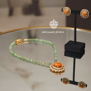 Parures de bijoux raffinées avec pendentif corail et vert et clous d'oreilles - Product Image 2