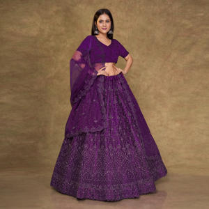 Lehenga Choli Elite Net con Textura Densa y Decorada, Forma Elegante y Dramática, Bordado de Precisión, Caída Ligera - Product Image 2