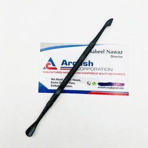 Pousse-cuticules et cuillère nettoyante pour ongles en acier inoxydable noir mat de qualité supérieure, outil de manucure et pédicure pour l'élimination des peaux mortes - Product Image 2