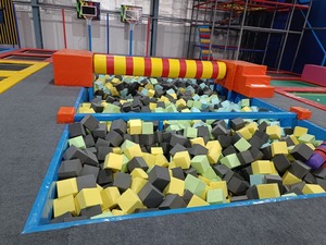 Matériau en PVC TPE de fosse à mousse gonflable de qualité commerciale personnalisé en usine Protection d'entraînement de gymnastique supérieure pour l'utilisation en salle de sport - Product Image 4