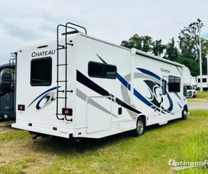 Camping-cars et caravanes Thor Chateau Class C d'occasion abordables 2022 2024 2023 pour des aventures familiales et des voyages routiers économiques - Product Image 3