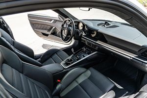 911 Turbo S Coupé 2023, entièrement inspecté, 4 000 miles, 640 ch, moteur à six cylindres en ligne biturbo, transmission intégrale, freins en céramique carbone, OEM DIY, garantie de 2 ans - Product Image 6