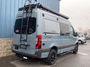 Autocaravana de lujo ENTEGRA LUNCH 19Y 2023 usada, blanca, Euro 5, para 4-6 personas, para acampar - Product Image 2